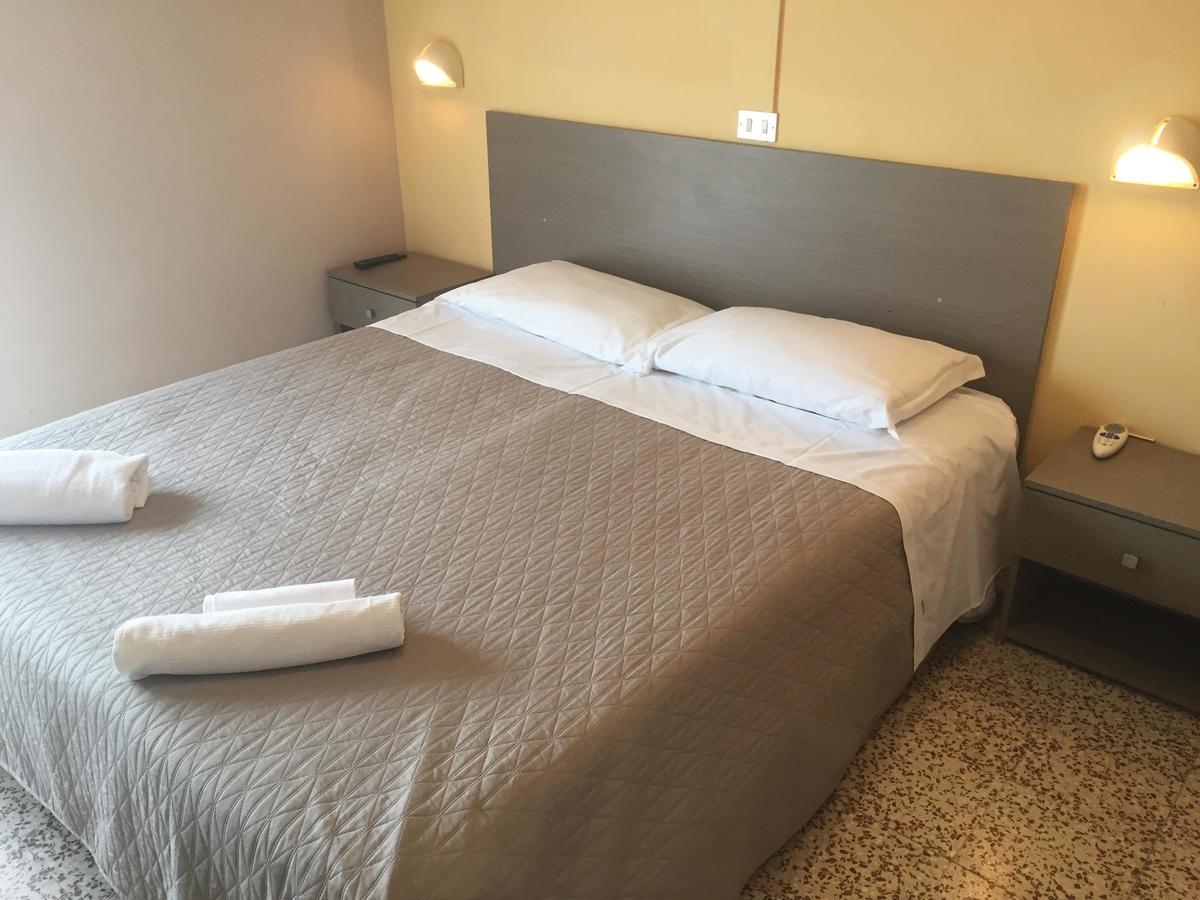 Hotel Britta Rimini Dış mekan fotoğraf