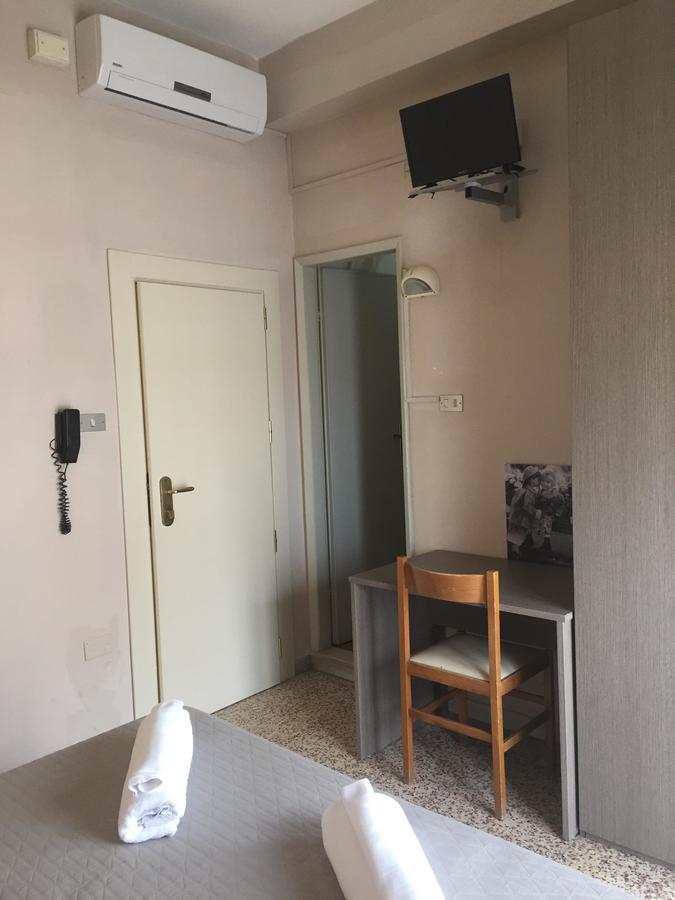 Hotel Britta Rimini Dış mekan fotoğraf