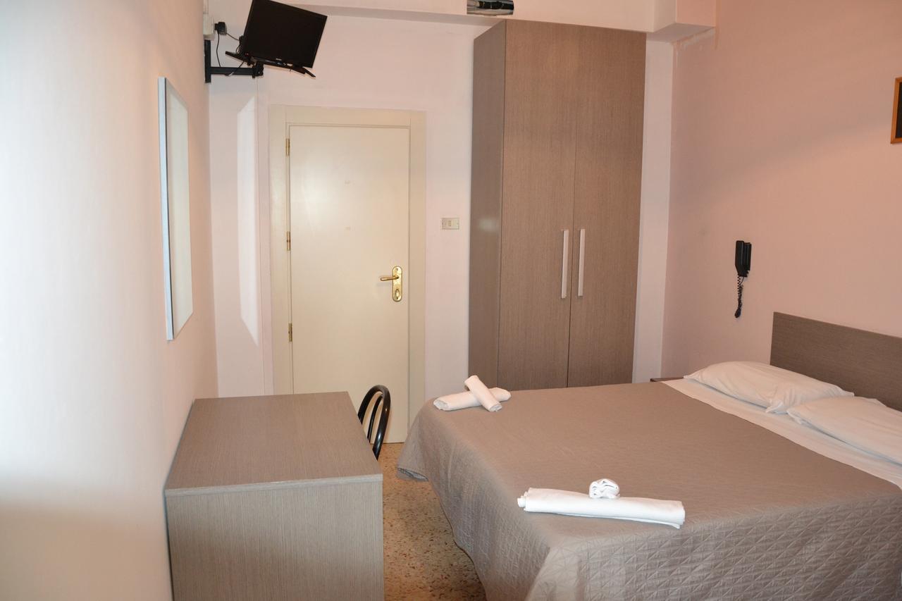 Hotel Britta Rimini Dış mekan fotoğraf